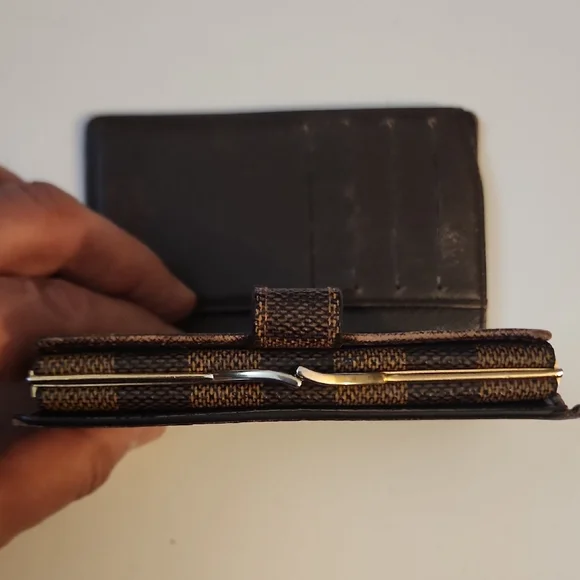 Louis Vuitton Damier Ebene French Kisslock Wallet. Unisex - Picture 4 of 16